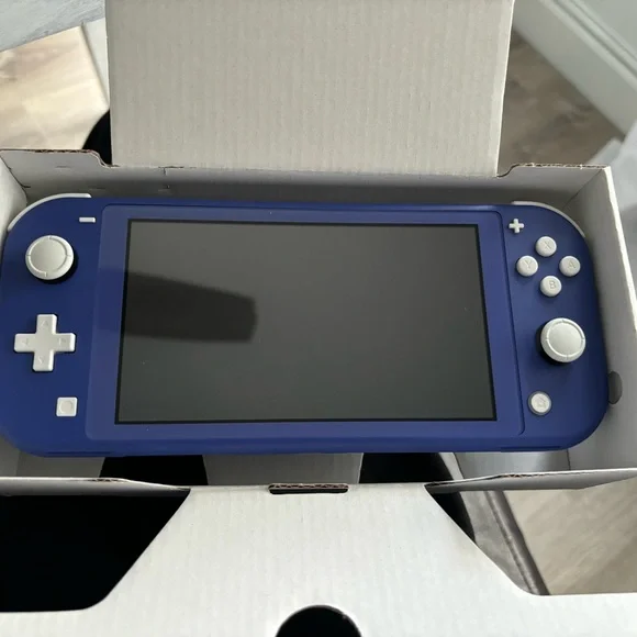 Blue Nintendo switch lite - Picture 5 of 6